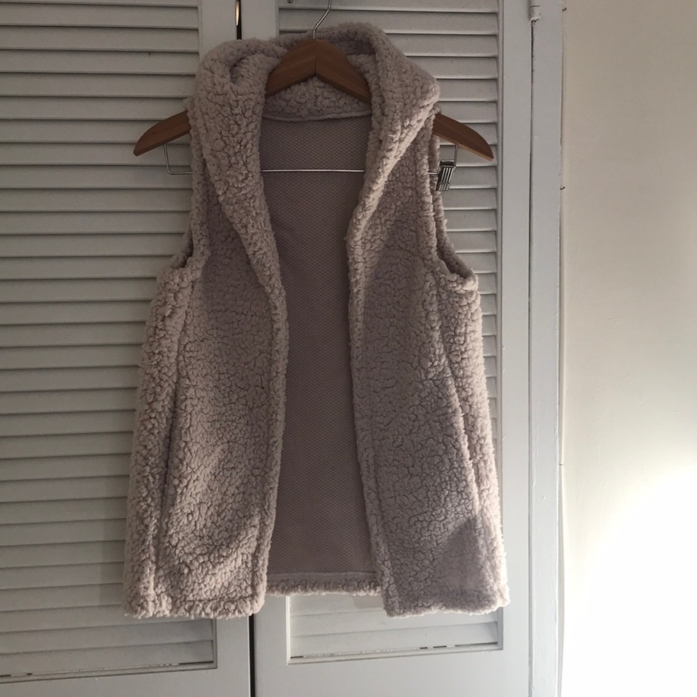 Soft HoodedTeddy Vest NWOT
